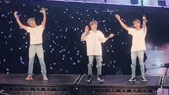 Yoongi being ᵗᶦⁿᶦᵉˢᵗ next to members — a thread