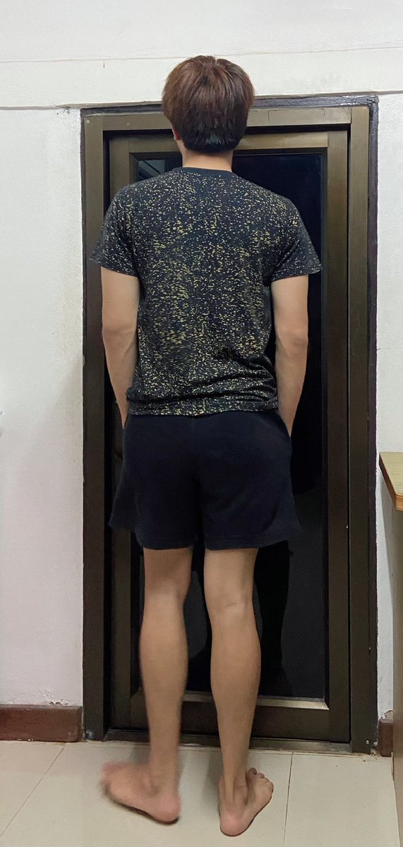 golferic1's tweet photo. ตอนพ่อแม่ทำบ้านหลังแรก  ไม่คิดถึงอนาคตลูกในวันข้างหน้าเลยหรออออ  คือต้องมุดเข้าบ้านอะ  บ้านแกงนี่เว่อ5555555 https://t.co/AMQjL193KB