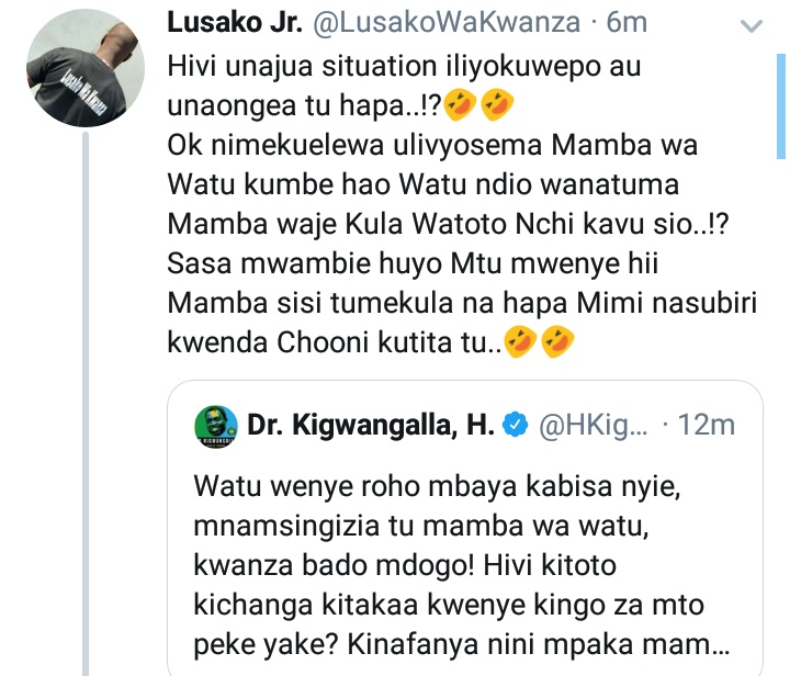 GellarJr's tweet image. Hii KO ya leo  ni hatarr,😂🔥 mwanzoni ndug. @HKigwangalla aliingia kwa rafu moja pasi na mshambuliaji makini @LusakoWaKwanza hakutaka kuachia  draw akardisha mpira kwa mkwaju wa mwisho na kuwa goli murua kabisa😂🔥
#twitterVAR 
#Funny