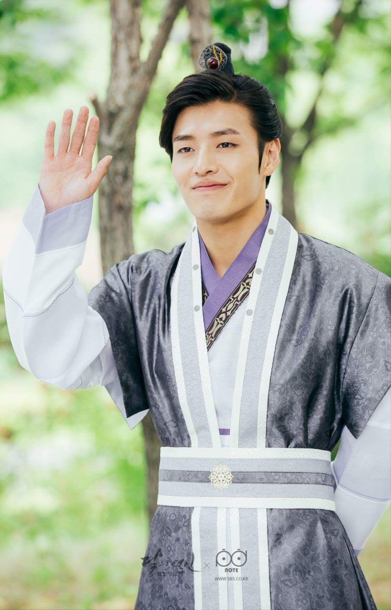 Namjoo as wang wook: This charachter is really misunderstood .This character actually had abilities to run a nation' his love for books and his loyalty should be more appreciated. And who else had great leadership abilities except joonie right