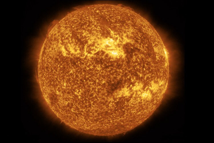 Arcturus : On appelle ce genre d’étoile des « géantes rouges ». À titre comparatif elle est 24,5 fois plus large que le soleil et dégage près de 180 fois plus d’énergie que lui.