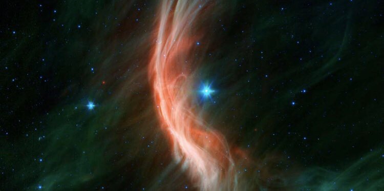 L’étoile du Pistolet : Cette hyper géante bleue, située à une distance de 26 000 années-lumière de la Terre, est l’étoile la plus massive de notre galaxie. Sa masse est équivalente à 150 fois celle du soleil.