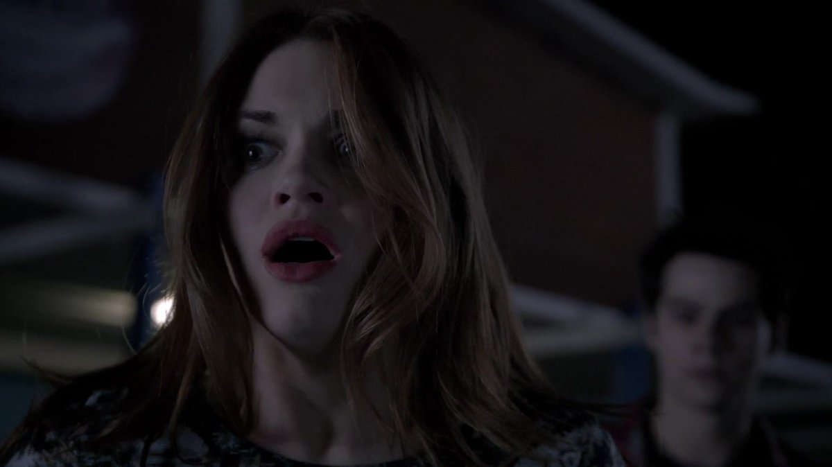      3×24[Lydia sees that Aiden is dead   and Stiles hugs her]   