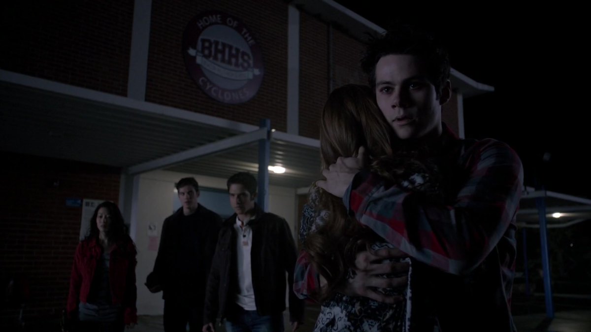      3×24[Lydia sees that Aiden is dead   and Stiles hugs her]   