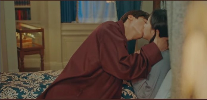 Kdrama_maven's tweet photo. "please don't cry" starts playing
#TheKingEternalMonarch
#TheKingEternalMonarchep12 https://t.co/OjAwknnHa8