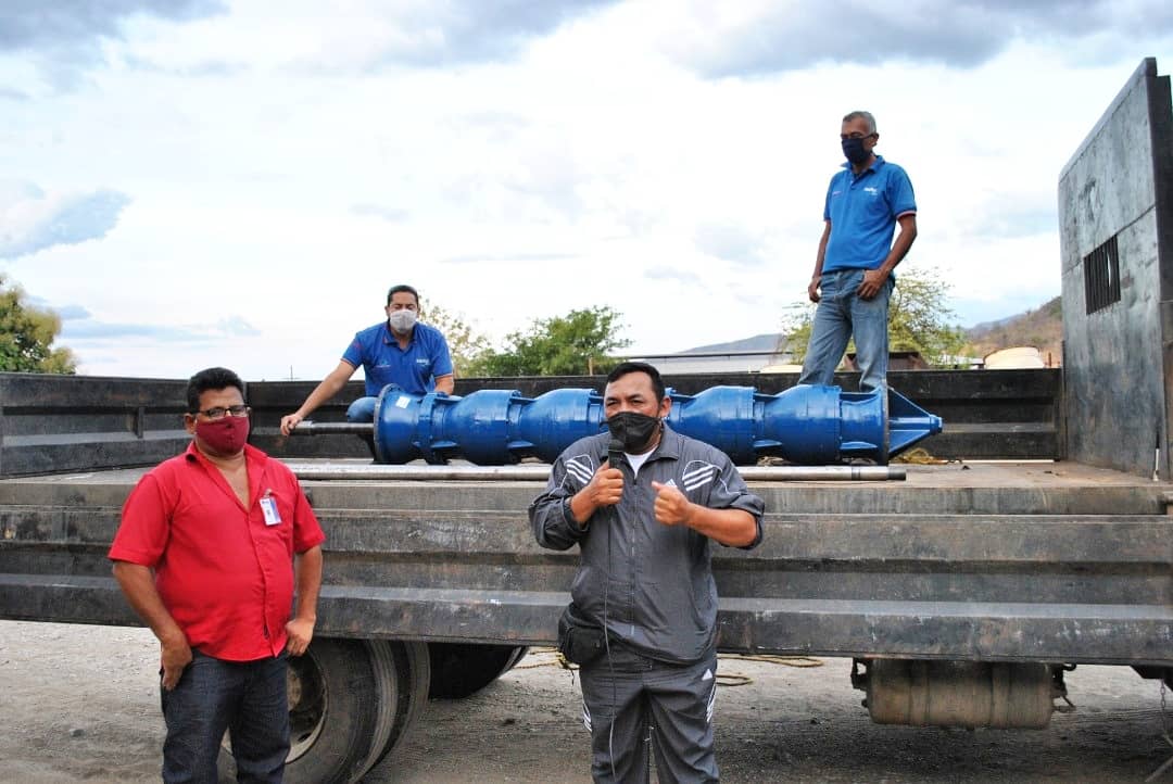 josemvasquez's tweet photo. Para Valle de la Pascua..!

Llegó la bomba de 900 HP y el motor que será instalado para elevar el suministro a 400 litros de agua por segundo.

Ésto es una solución estructural y mejorará el servicio en un alto porcentaje.

#GuáricoProduceEnCuarentena

#23May https://t.co/ooTJv1PUTz