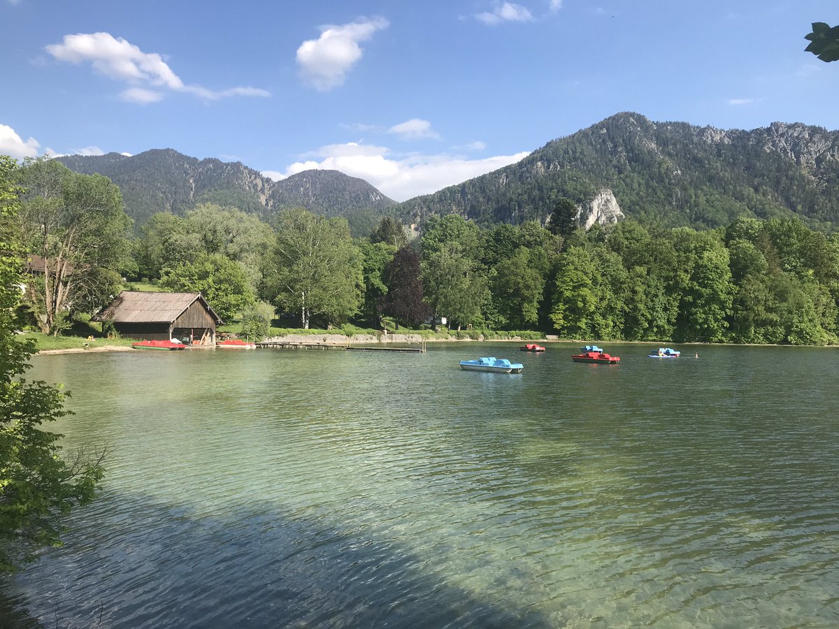 BitteMeer's tweet photo. Unter der Woche am #kochelsee 
Schön war’s. #bayern 
Da ist auch der heutige Regen gar nicht so schlimm ;) https://t.co/dAc8Pi2imt