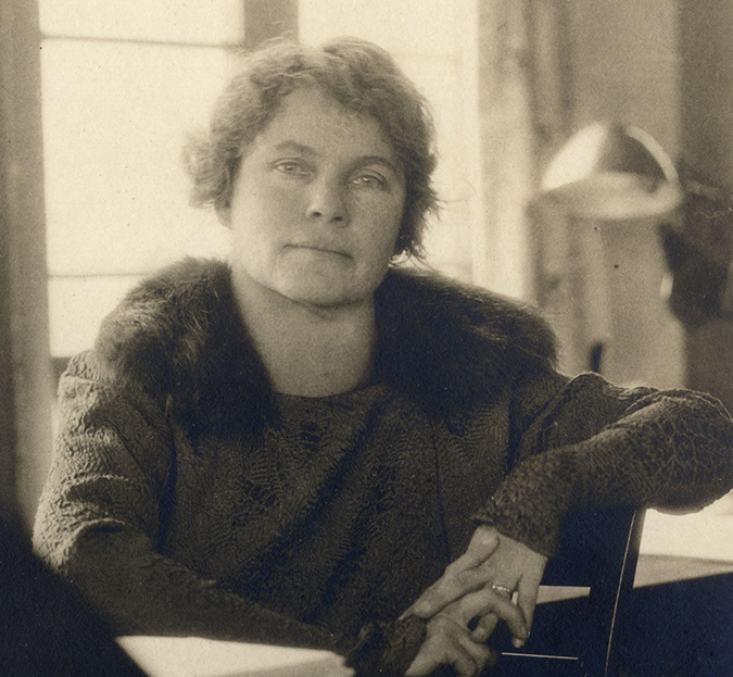 Around 1919, Dorothy began wearing a hearing aid discreetly. She still refused to discuss her deafness but was considered by deaf/HOH people as a success. Journalist Laura Davis asked Dorothy in 1922 if she had any advice for deaf people: “Yes, tell them to learn lip-reading.”