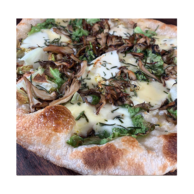 It's the weekend, you deserve this... 🍕 🍕 🍕 
________________
📷: @kqedbayareabites