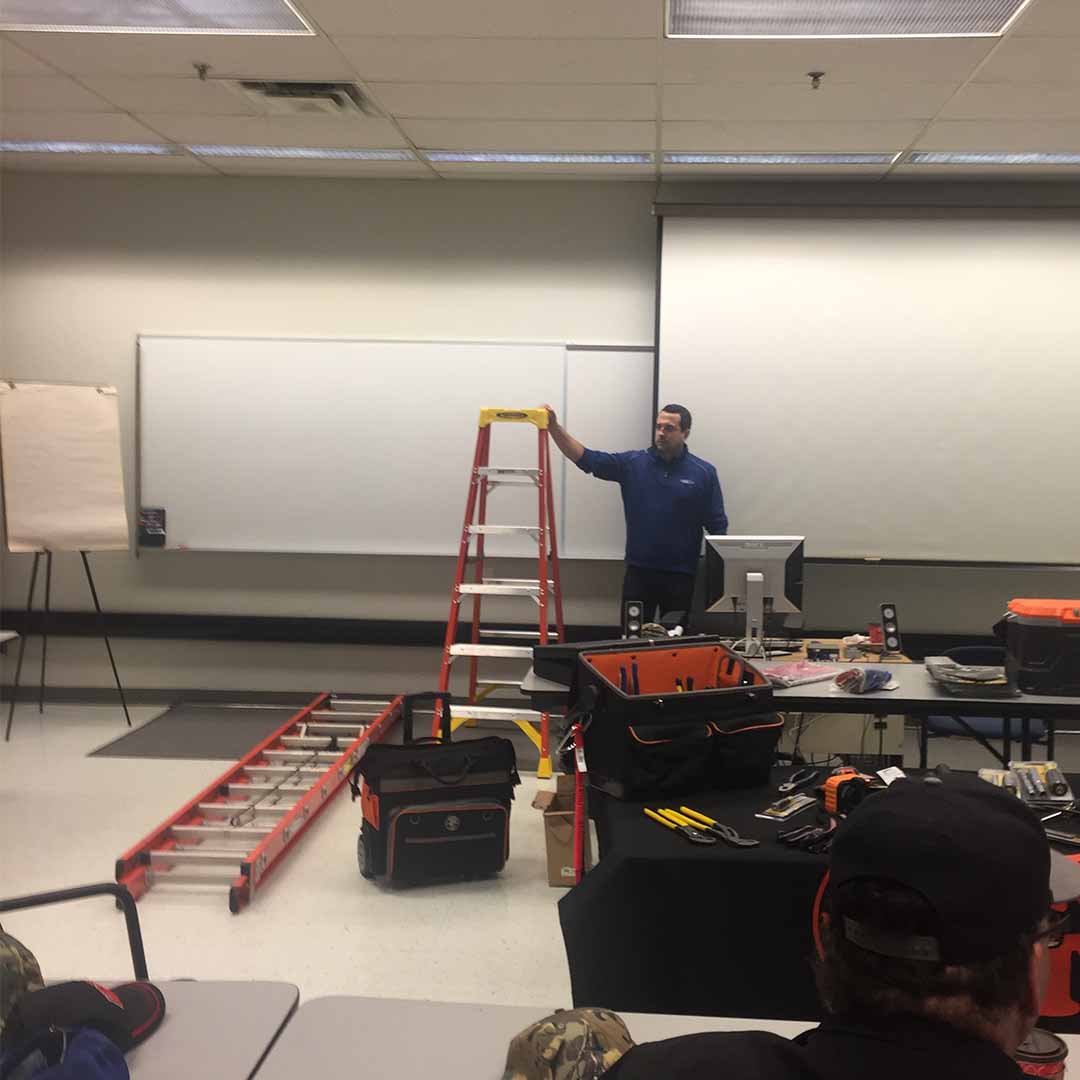 Werner_Safety's tweet photo. Need a quick reference for #fallprotectionsafety tips? View the #Werner #FallProtection Information page on our website! #VirtualSafetyStandDown
https://t.co/Zc5RiwMm6R https://t.co/gfUCGQr9gi