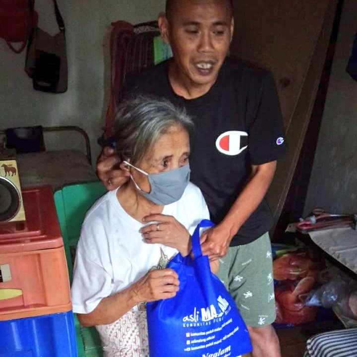 ASLIMALANG2's tweet photo. #Indahnyaberbagi
#bagibahagiaramadhan 
#aslimalang
Di situasi sekarang, 
Mari berbagi dari rejeki yang kita sisihkan..., berapapun...., biarlah kita menjadi alat-Nya untuk menyampaikan Cinta dan Kasih-Nya kepada saudara2 kita yang membutuhkan ... https://t.co/c9WQesmPd5