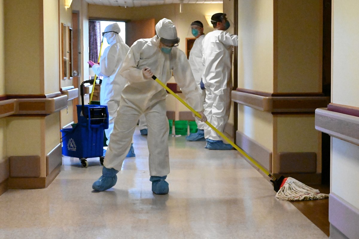 AirNatlGuard's tweet photo. Operation Deep Clean🧼
@NDNationalGuard assisted in cleaning and disinfecting a congregate living facility in Fargo as part of an effort to protect the state’s vulnerable citizens from COVID-19. #SlowTheSpread
📸 David H. Lipp https://t.co/ZK0X6QdsYs