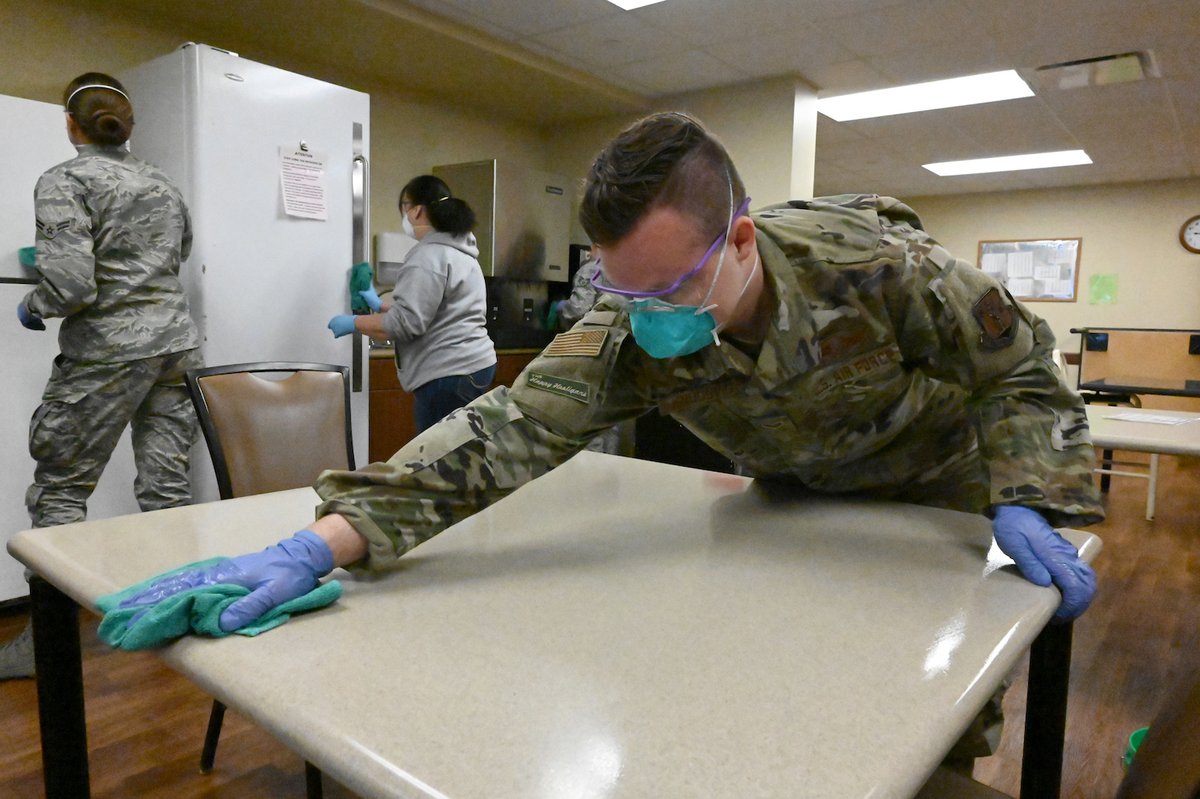 AirNatlGuard's tweet photo. Operation Deep Clean🧼
@NDNationalGuard assisted in cleaning and disinfecting a congregate living facility in Fargo as part of an effort to protect the state’s vulnerable citizens from COVID-19. #SlowTheSpread
📸 David H. Lipp https://t.co/ZK0X6QdsYs