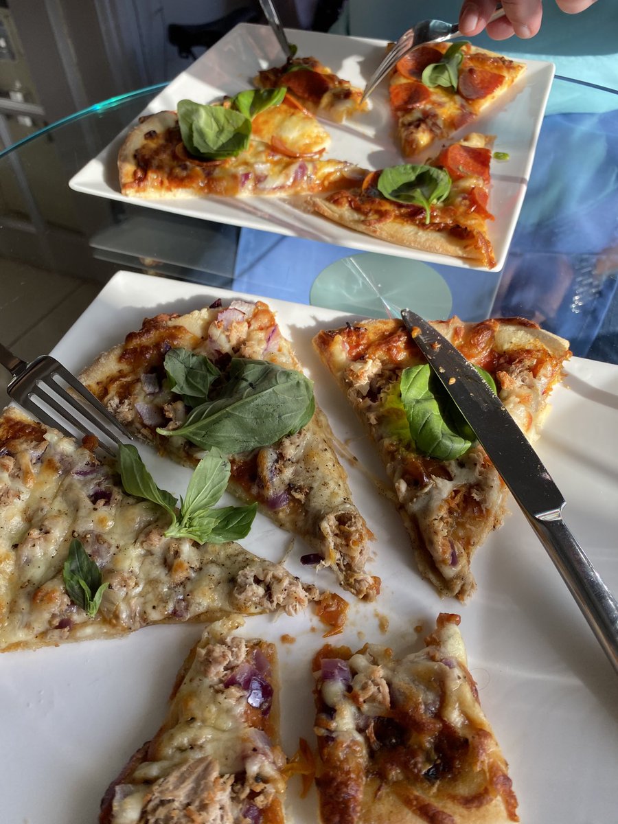 smallestginclub's tweet photo. ⁦@smallestginclub⁩ weekend #KitchenRestaurant #hometakeaway #cheeseandonionpie #pizza plus delicious, (and reordered) ⁦@WorthingGin⁩ 💐 ⁦@BloomandWild⁩ #StayHomeSaveLives 🍸 https://t.co/J2MVr1e8ja