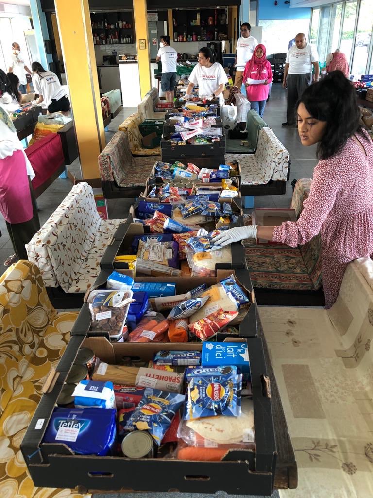 DREAMSAIMK's tweet photo. With wonderful @TrubysGarden partnership, our very successful festive hampers of #Christmas & #Diwali are extended to #Eid this year and supported 75 families who need them the most! Guests include @MKActCharity
#Inclusiveness #Partnership #DreamSai #Trubys
#EidMubarak #LoveMK https://t.co/3fbyLuXNBO