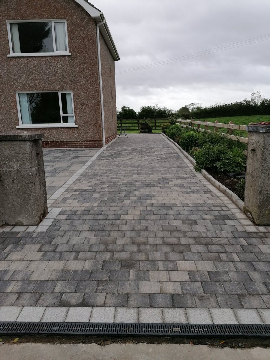 StevenMcneilly's tweet photo. Job completed this week with historic flags and Shannon slate with a silver sienna border

Steps ✅
Drainage✅
Preparation ✅
Paving✅

#tobermore #paving #patio #takeuchi #gehl #builttolast #groundwork https://t.co/WoF64VsUpS
