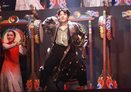 Hoseok as wang Moodon't come @ me let me explain this character wasn't weak wang moo was a just, kindhearted and brave king and he could run the nation if he had not back stabbed by his brothers . Jin called hbi as second leader of bts. wang so and Moo was pretty close (sope)