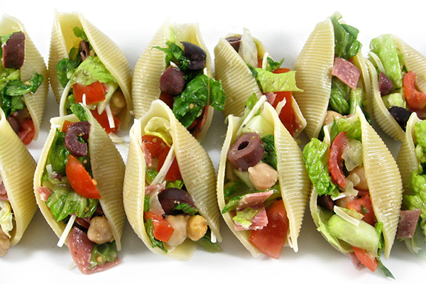 Low Calorie, Italian Chopped Salad Stuffed Shells. Each yummy shell has 73 calories, 3g fat &amp; 2 Blue WW Freestyle SmartPoints, and 2 Green. Everybody loves them! #stuffedpastashells #lowcalorieappetizer #healthyrecipes #lowfat #wwrecipes

Try this recipe:
skinnykitchen.com/recipes/easy-a…