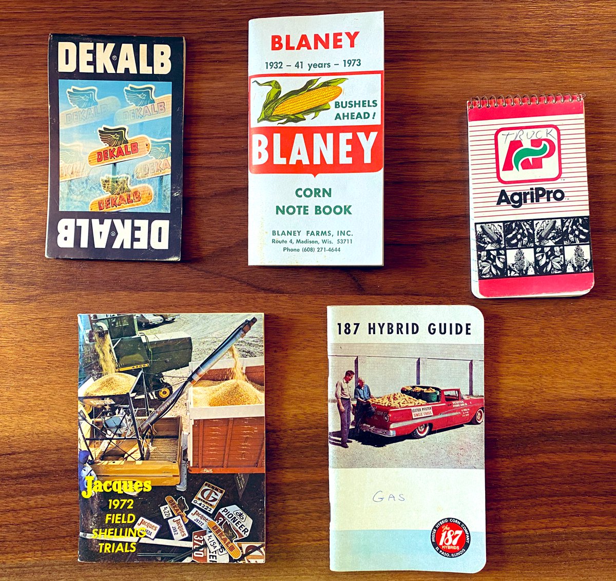 K84IAST8's tweet photo. My Gpa has also been supplying me with antique #seed notebooks to support the #GpasSeedPatchCollection @Asgrow_DEKALB #Blaney #AgriPro #Jacques #PfisterHybrids https://t.co/lU1ptPogtp