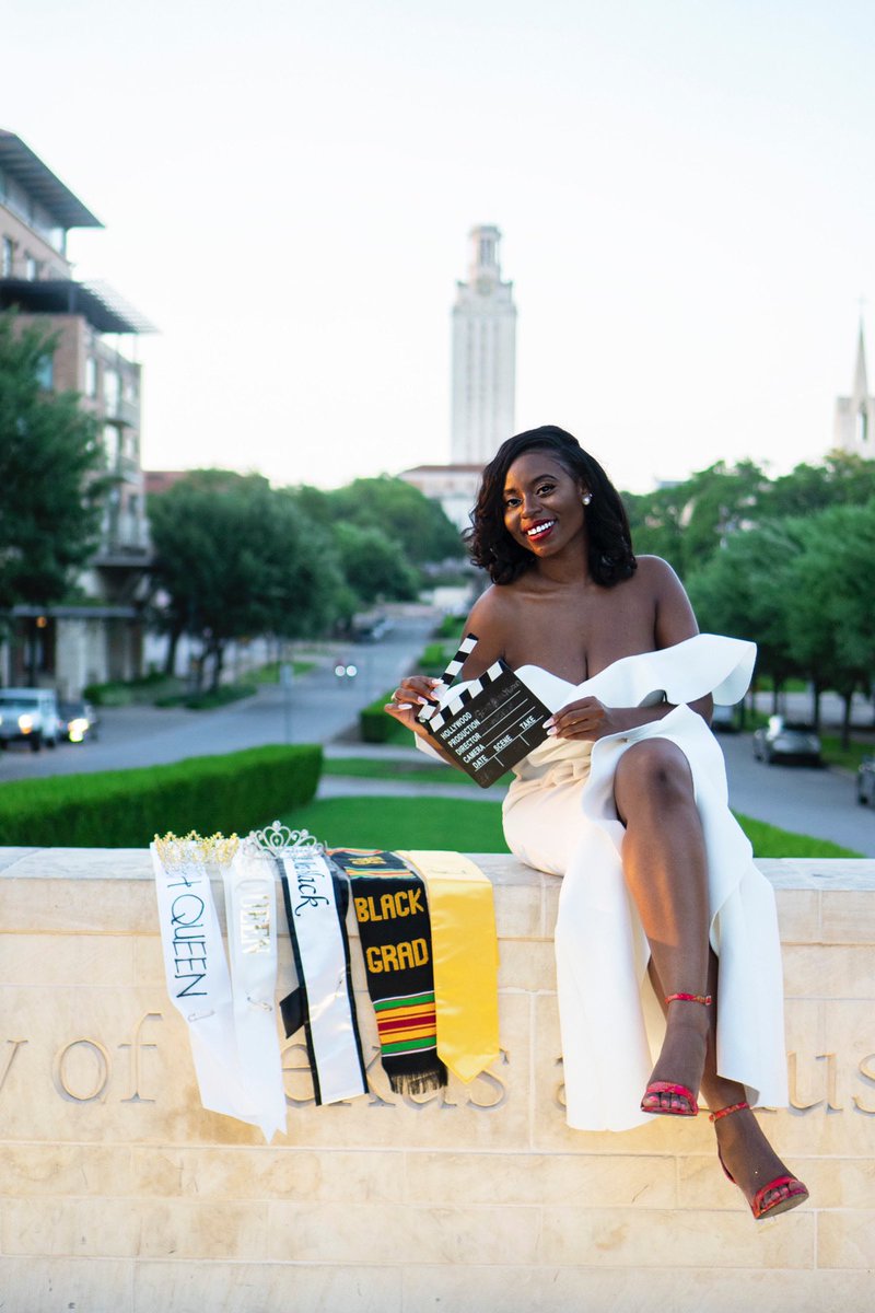 I did it with beauty and grace. 🎓✨