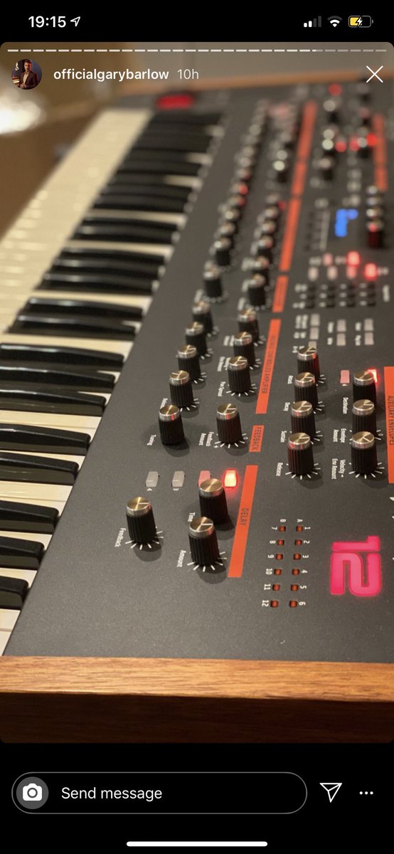 Bekijo1's tweet photo. @GaryBarlow it intrigues me how many buttons and turny things r on these #synths some impressive pieces of kit!!! Hope u have had a fab day enjoying #SynthDay 🎹🎼🎧🎤 Thank u for the music!!! 🤓 https://t.co/uT0Ynv3Yg0