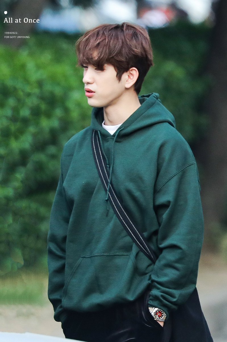 its been exactly 1 year since this jinyoung happened ?!???!! heres a short thread in celebration !!