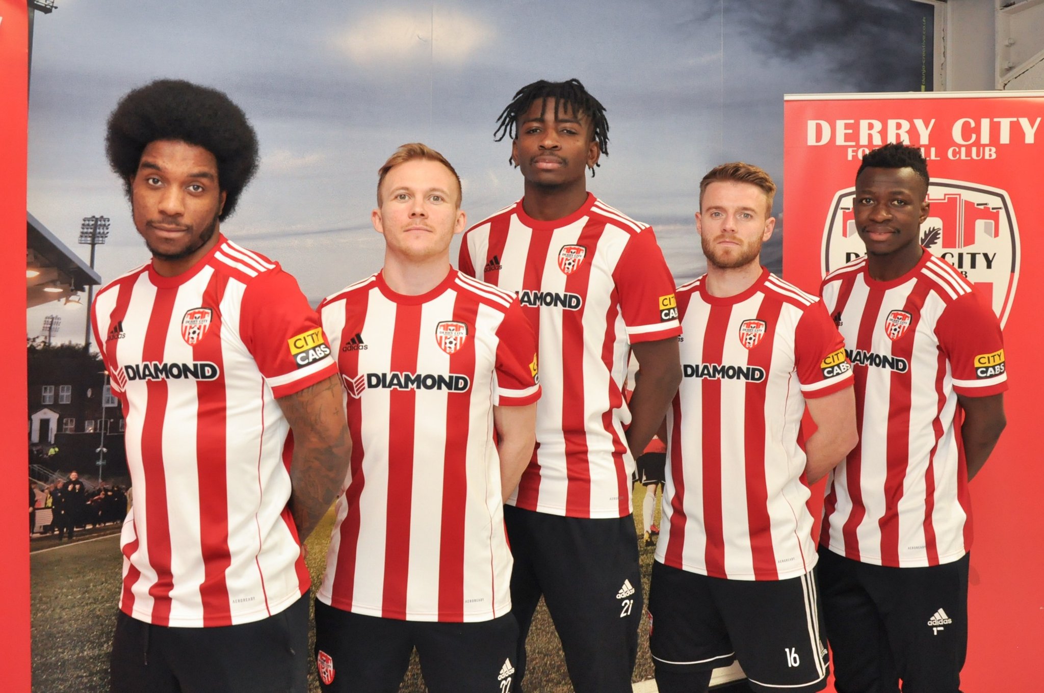 Fer MLS on X Derry City FC Marca Adidas. Ciudad Derry Irlanda del Norte. Es el unico equipo de Irlanda del Norte que disputa la primera division Irlandesa. https t 5LzceMvIgJ X