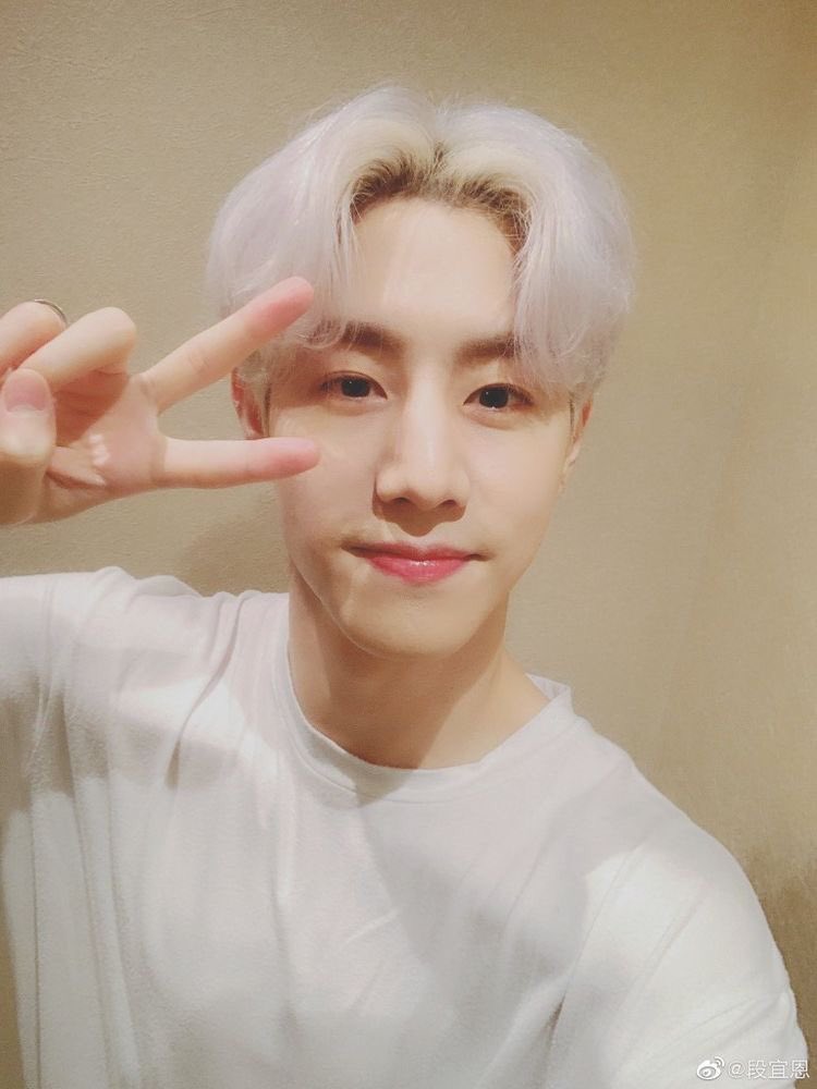 mark tuan but he gets softer as you scroll #GOT7    @GOT7Official  #갓세븐  @mtuan93