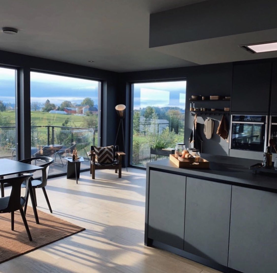INTERIORPORN1's tweet photo. The dark interior in this home is perfect https://t.co/clgvHyQcbF
