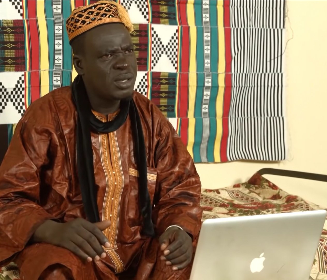 Souleymane Ouedraogo on X: "https://t.co/JuVgu5Hqub #Bobodiouf On peut dire  que l'entreprise à évolué.... On consulte désormais avec un #MacBookPro  https://t.co/hxqOB9ogzi" / X