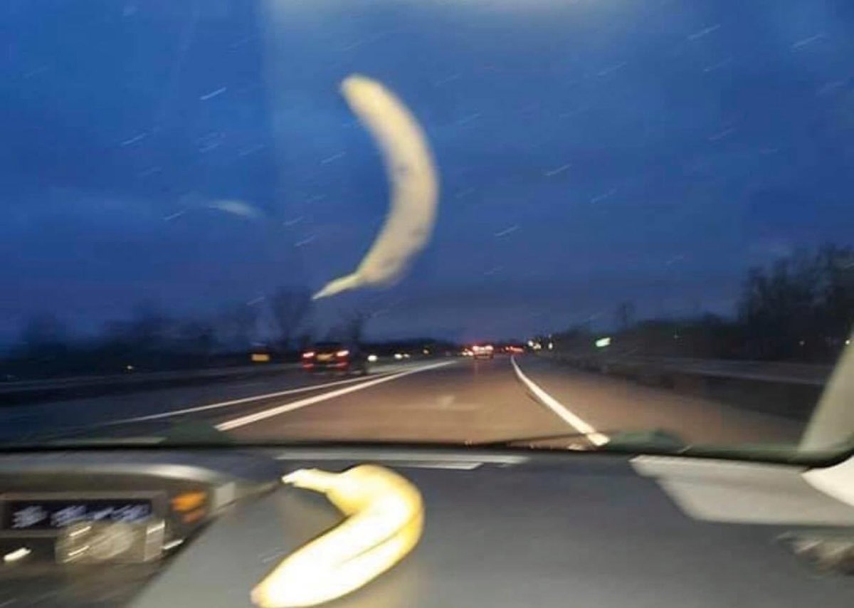 jamzxd's tweet image. moons fuckin massive 2nite wtf