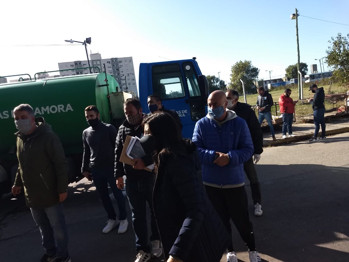 gastonlassalle's tweet photo. Continuamos con el trabajo del equipo del @municipioldz, junto a la Secretarías de: Salud, Gestión Territorial, Medio Ambiente, y Concejales del HCD, para colaborar y asistir a las familias vecinas del Barrio ODISA. 
Un Estado presente para cuidar y ciudarnos entre todos. https://t.co/2F1BTPmG1w