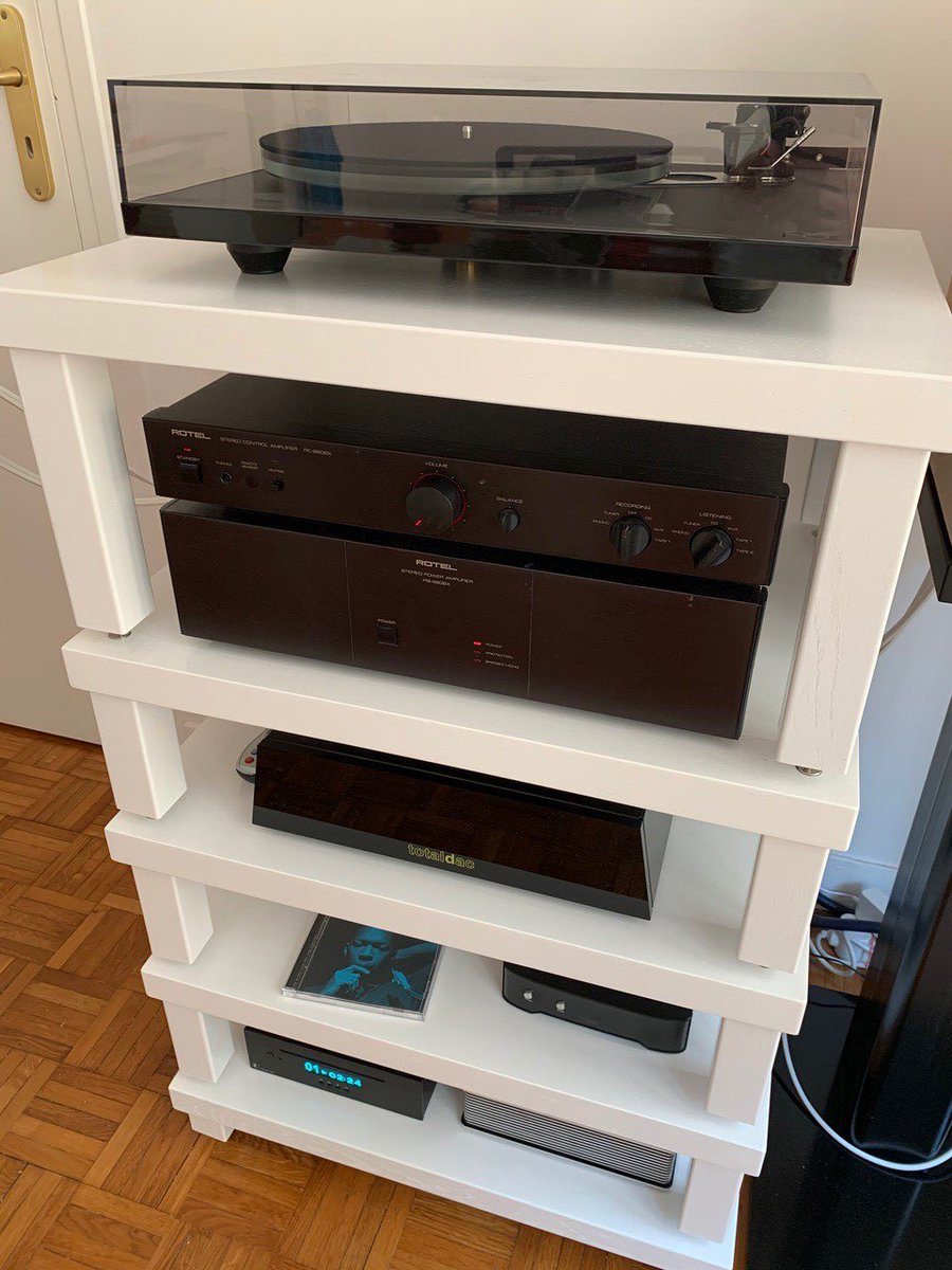 HiFiRacksLtd's tweet photo. C'est magnifique! This stunning customer photo comes straight from Paris, featuring a Gloss White Podium Reference with #Rotel, #TotalDAC & @klingerfavre speakers. Customise this modular, acoustically-performing rack to any bespoke width, depth or height.
https://t.co/OqSgsJyBUH https://t.co/p8Ixesy5qm