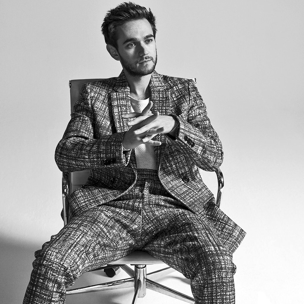  @Zedd 𝐰𝐞𝐚𝐫𝐢𝐧𝐠 𝐬𝐮𝐢𝐭𝐬 - 𝐚 𝐭𝐡𝐫𝐞𝐚𝐝 ✰