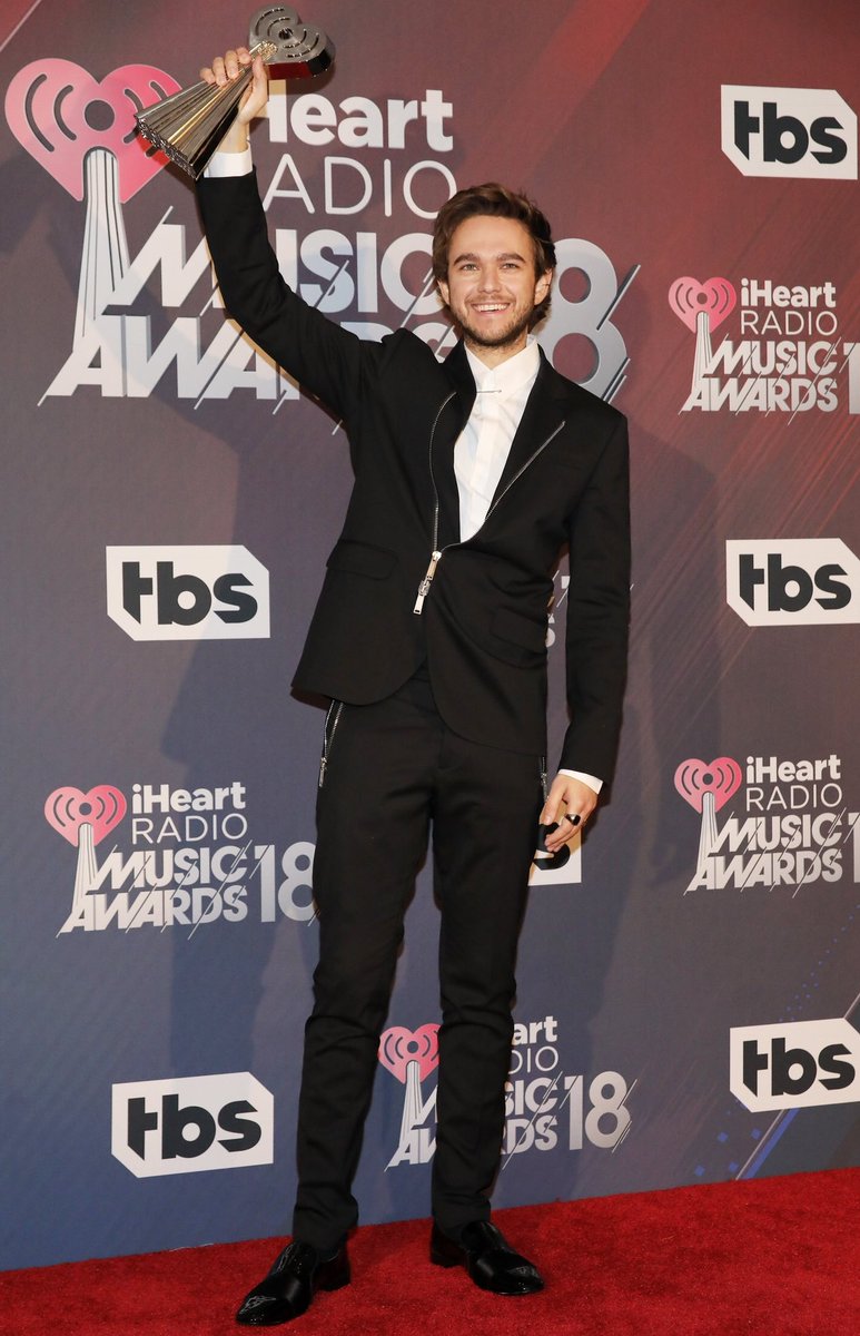  @Zedd 𝐰𝐞𝐚𝐫𝐢𝐧𝐠 𝐬𝐮𝐢𝐭𝐬 - 𝐚 𝐭𝐡𝐫𝐞𝐚𝐝 ✰