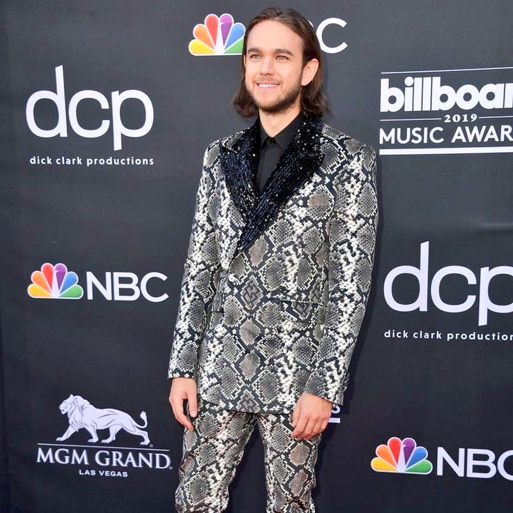  @Zedd 𝐰𝐞𝐚𝐫𝐢𝐧𝐠 𝐬𝐮𝐢𝐭𝐬 - 𝐚 𝐭𝐡𝐫𝐞𝐚𝐝 ✰