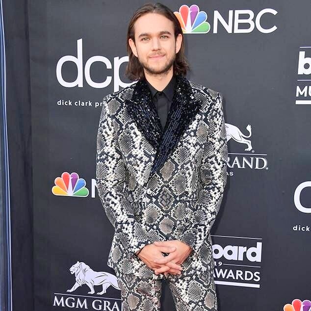  @Zedd 𝐰𝐞𝐚𝐫𝐢𝐧𝐠 𝐬𝐮𝐢𝐭𝐬 - 𝐚 𝐭𝐡𝐫𝐞𝐚𝐝 ✰
