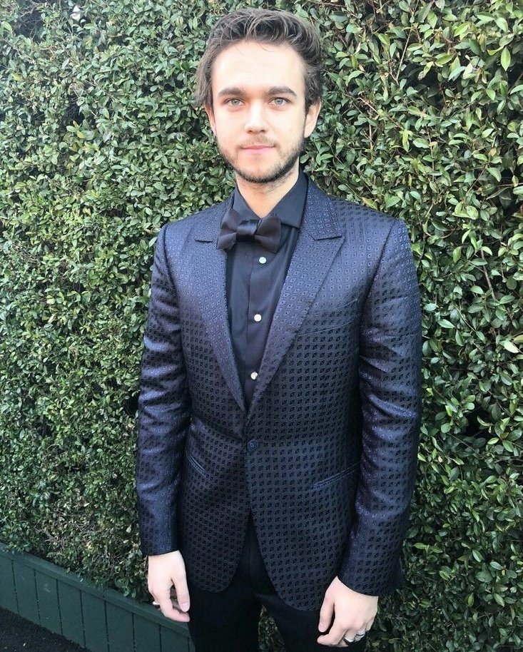  @Zedd 𝐰𝐞𝐚𝐫𝐢𝐧𝐠 𝐬𝐮𝐢𝐭𝐬 - 𝐚 𝐭𝐡𝐫𝐞𝐚𝐝 ✰