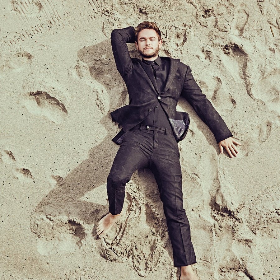  @Zedd 𝐰𝐞𝐚𝐫𝐢𝐧𝐠 𝐬𝐮𝐢𝐭𝐬 - 𝐚 𝐭𝐡𝐫𝐞𝐚𝐝 ✰