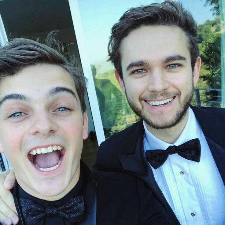  @Zedd 𝐰𝐞𝐚𝐫𝐢𝐧𝐠 𝐬𝐮𝐢𝐭𝐬 - 𝐚 𝐭𝐡𝐫𝐞𝐚𝐝 ✰