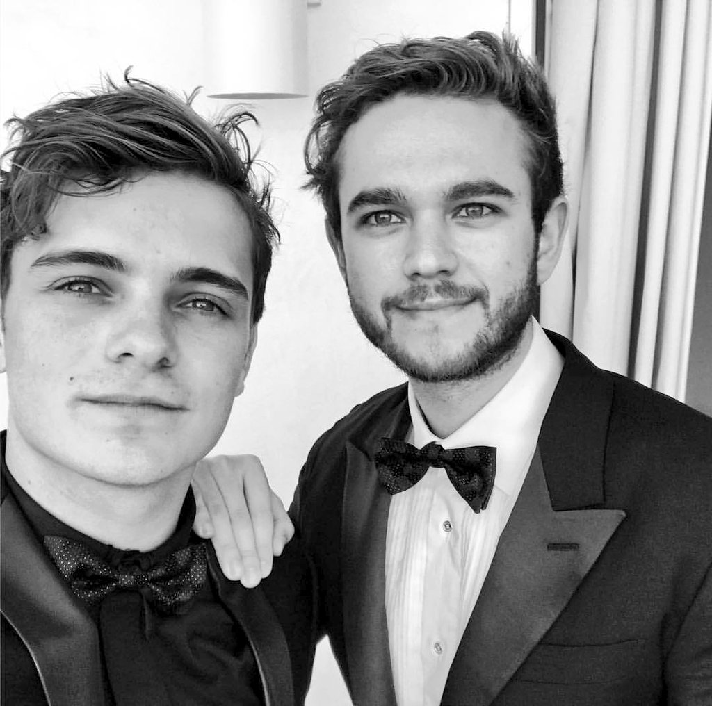  @Zedd 𝐰𝐞𝐚𝐫𝐢𝐧𝐠 𝐬𝐮𝐢𝐭𝐬 - 𝐚 𝐭𝐡𝐫𝐞𝐚𝐝 ✰