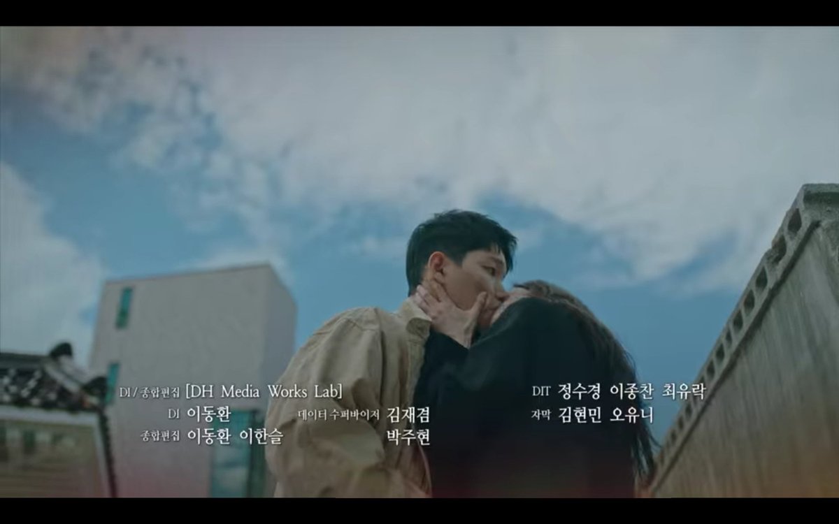 Do I have to say this every time I finish watching an ep? WHAT IS THIS PREVIEW ..Luna kissed sinjae? Wht kind of fuckin fuck is this, LUNA WTF  #TheKingEternalMonarch