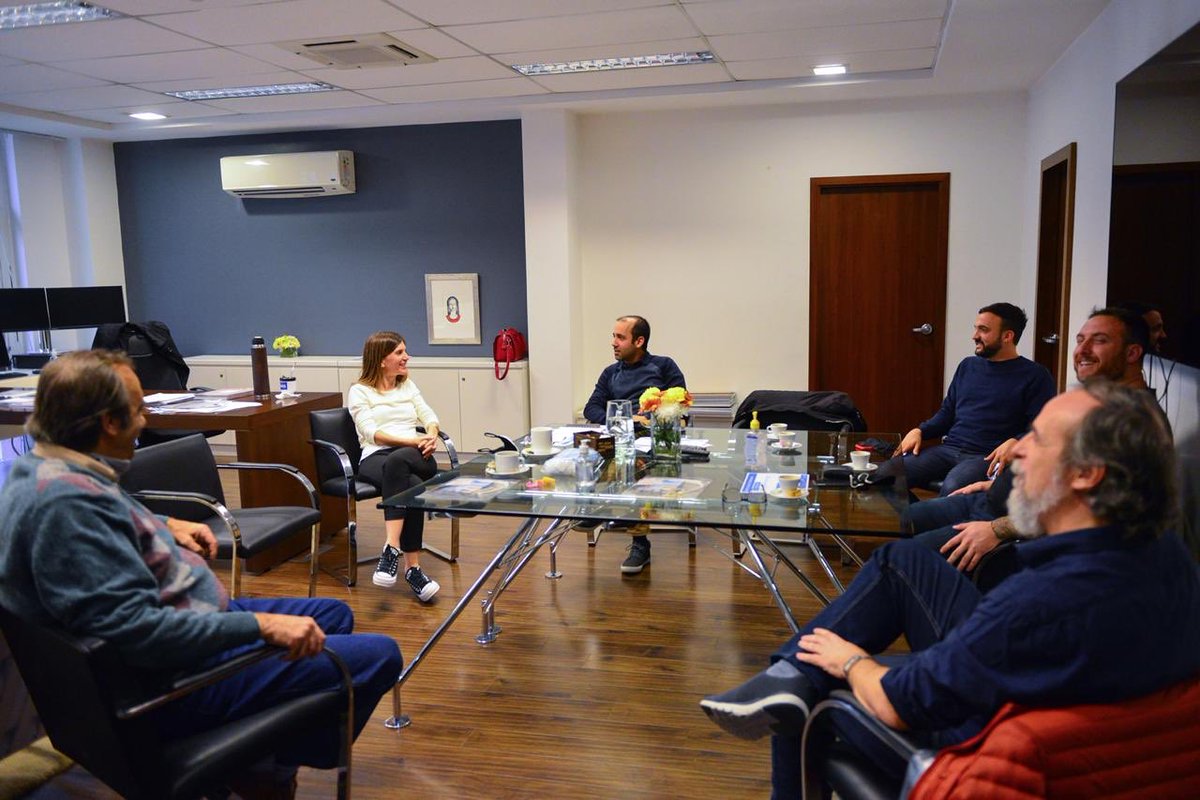 Leonardo_Grosso's tweet photo. Ayer, un grupo de diputados nos reunimos con la nueva titular de la @ansesgob, la compañera @FerRaverta.
Es una alegria que una compañera con ese compromiso asuma una tarea tan importante como cuidar la seguridad social de los argentinos y las argentinas. https://t.co/rkSHtLTkgj