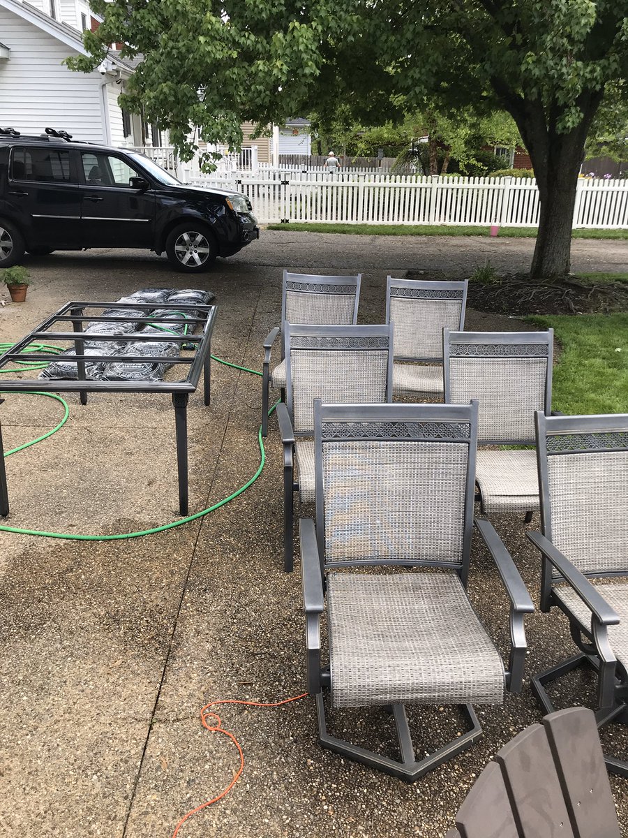 RodenbaughArt's tweet photo. I taught to these chairs and mulch bags for 30 minutes. #missteaching https://t.co/IVLWgOWWD4