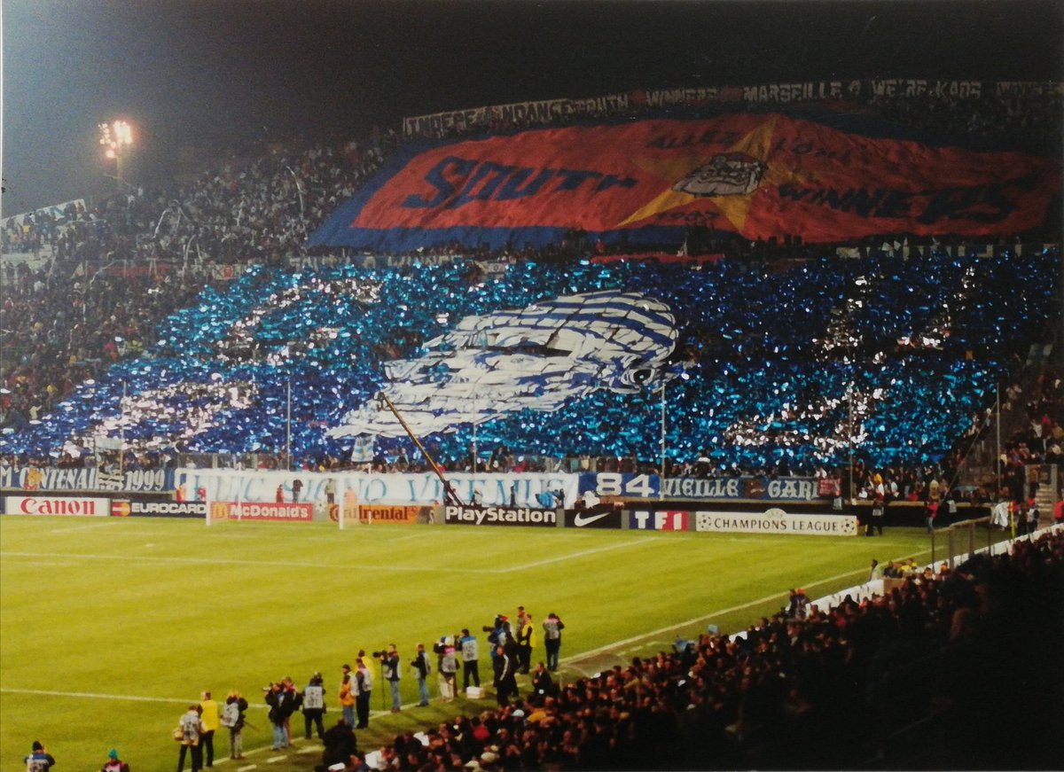 loumi_84's tweet photo. #confinementom
Petite série de #tifo d'anthologie du #cu84 saisons 99/00 à 02/03 🔵⚪
Photos issues des zines de l'époque que tout membre du commando se hatait d'acheter sous le #VS pour le dévorer avec passion.
20 ans apres, le même plaisir... 💙 https://t.co/KPHsoyhJA9