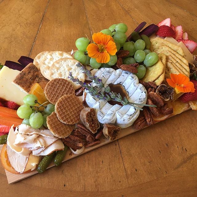 beehivecheese's tweet photo. We never knew stroopwaffles were a valid cheese board option. What else have we been missing out on?
.
πΈ@thesnack_daddy
.
#MakingFriendsWithCheese #BirthdayBoard #Cheese #Cheddar #Fruit #Creamery #LocalCreamery #Cheeseboard #Charcuterie https://t.co/2uyrwy2OPC