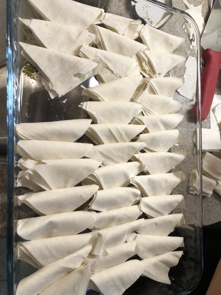 fazli12345's tweet photo. On this #EidEve and the last day of #Ramadan an in preparation for #EidAlFitr tomorow #Turkish #Dessert #Shobiyet is being prepared by @YYukseker
#Arefe gunu hazirligi olarak, sevgili #Ramazan bizlere bugun elveda derken, yarinki #Bayram icin #Sobiyet loading.... https://t.co/eeVq6Ya8w4