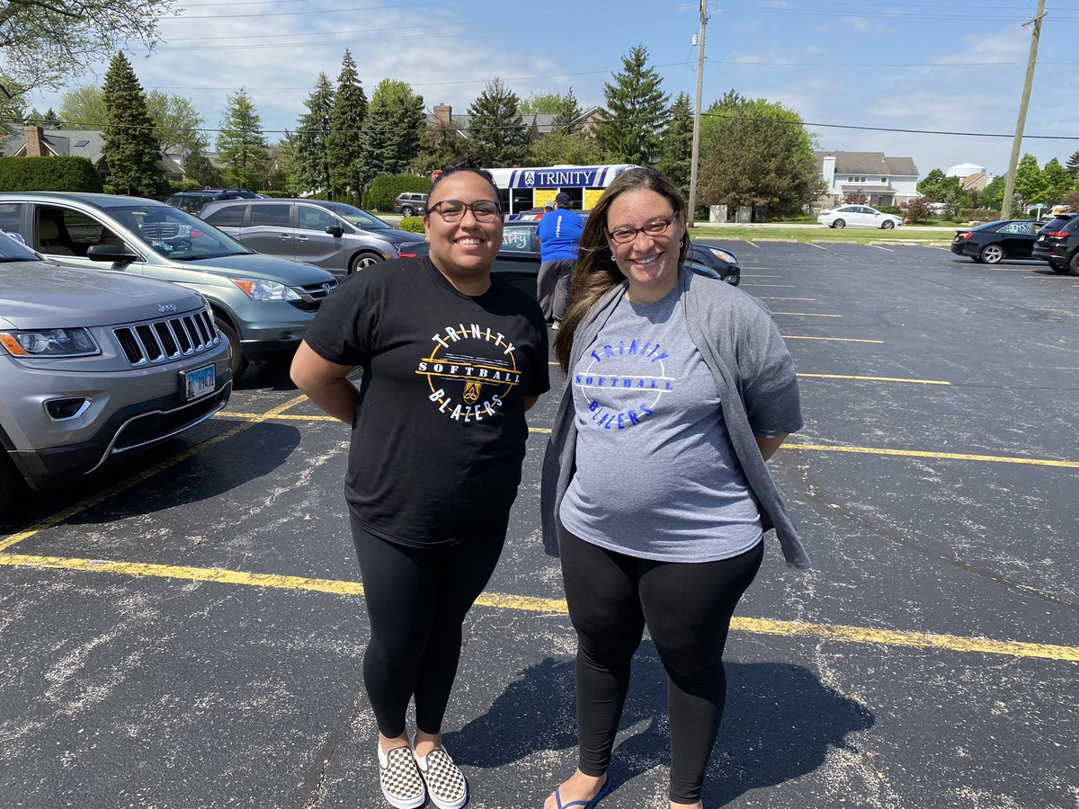 Blazerssports's tweet photo. Thank you softball coaches!  What a great day for a parade! 💙🥎💙 https://t.co/FalDH5nxN1