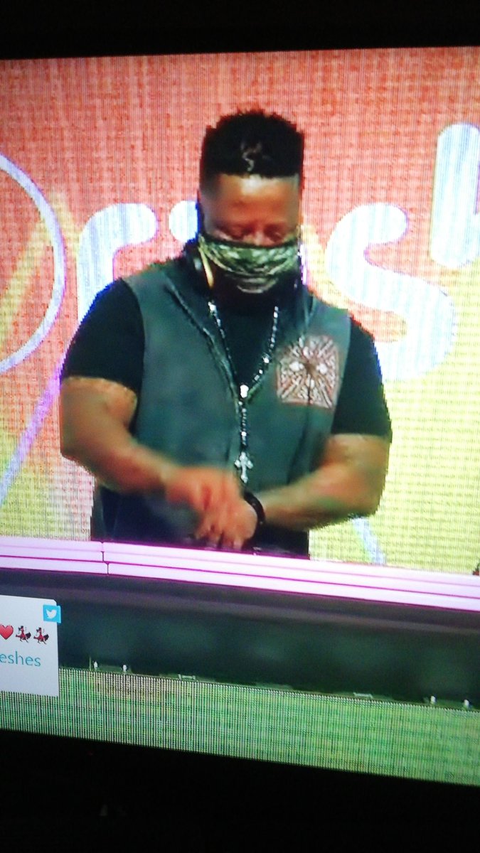 MansNotCorrupt1's tweet photo. Retweet if u feeling DJ Fresh Set🔥🔥Legend on steroids ✊🏾🔥🔥

@DJFreshSA @ChannelOTV @hunterscider @Hollywoodbets #IOnceDated #SingleAndMingle
#LockdownHouseParty
#LockdownHouseParty https://t.co/LhydbjOo3u