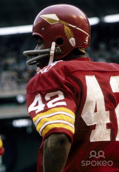 EbbetsVintage's tweet photo. Charley Taylor, Washington Redskins, 1969. #NFL50 https://t.co/RWd5PJ55uA